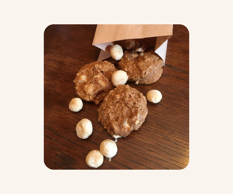 macadamia-red-plate-detail-small.jpg